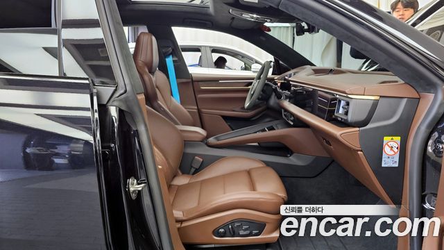 Porsche Macan 2025 — photo 11