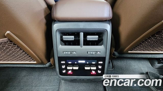 Porsche Macan 2025 — photo 18