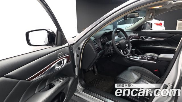 Infiniti M 2011 — photo 11