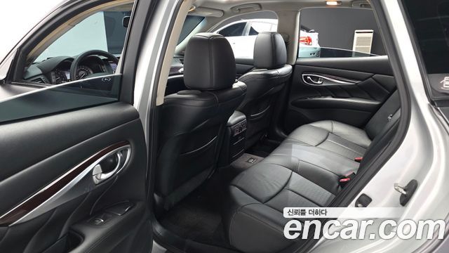 Infiniti M 2011 — photo 12