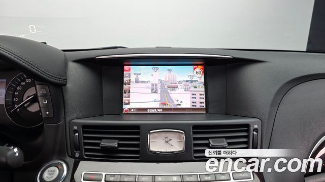 Infiniti M 2011 — photo 15