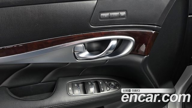Infiniti M 2011 — photo 18