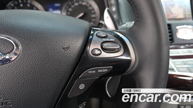 Infiniti M 2011 — photo 19