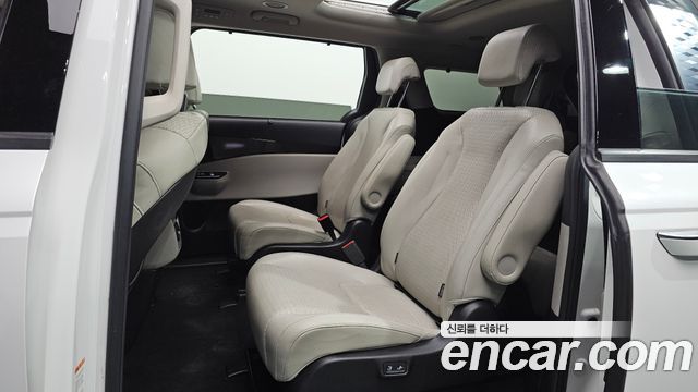 Kia Canival 2021 — photo 12