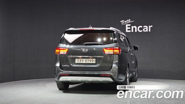 Kia Canival 2016 — photo 4