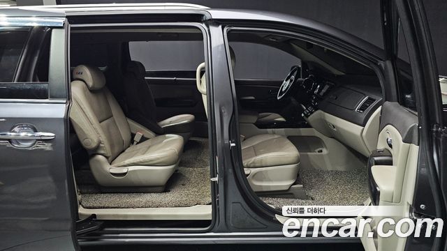 Kia Canival 2016 — photo 11
