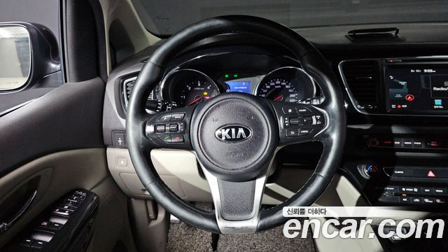 Kia Canival 2016 — photo 13
