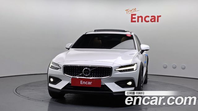 Volvo V60 2023 — photo 3