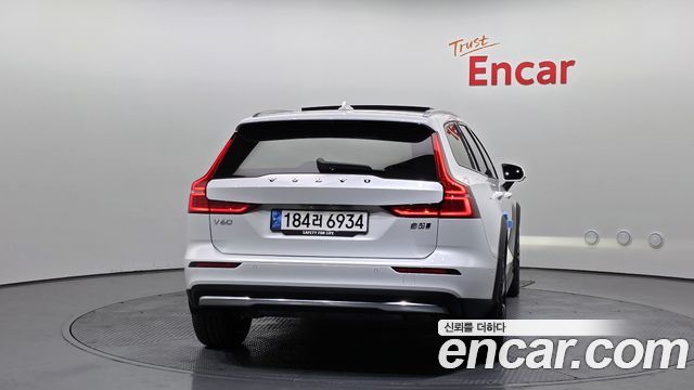 Volvo V60 2023 — photo 4
