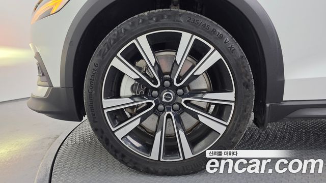 Volvo V60 2023 — photo 5