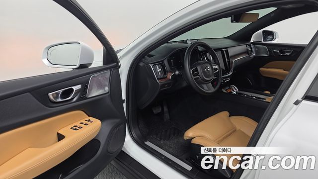 Volvo V60 2023 — photo 10