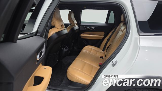 Volvo V60 2023 — photo 11