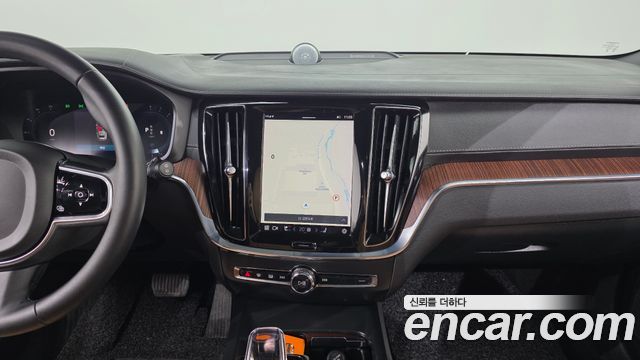 Volvo V60 2023 — photo 14