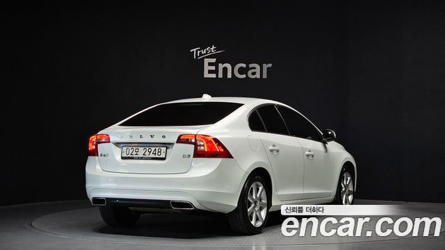 Volvo S60 2018 — photo 2