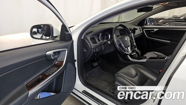 Volvo S60 2018 — photo 10