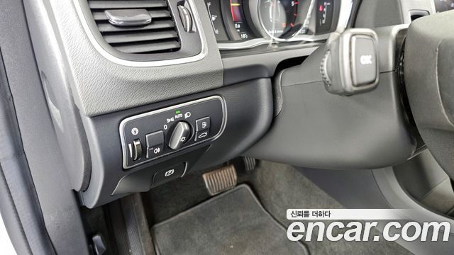 Volvo S60 2018 — photo 19