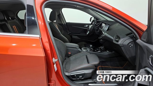 BMW 1-Series 2021 — photo 11