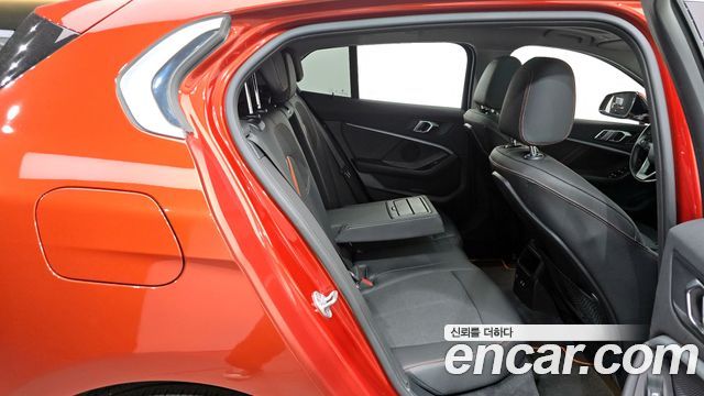 BMW 1-Series 2021 — photo 12