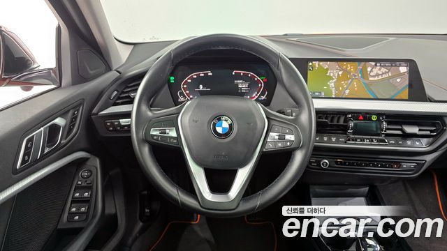 BMW 1-Series 2021 — photo 13