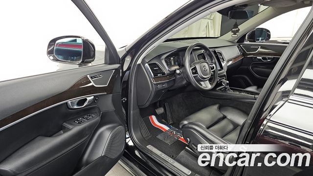Volvo XC90 2018 — photo 10