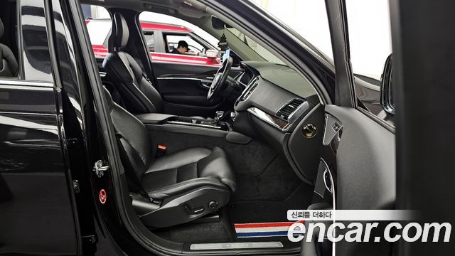 Volvo XC90 2018 — photo 11
