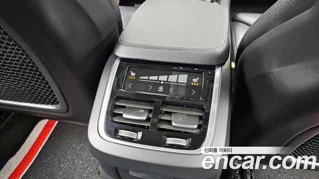 Volvo XC90 2018 — photo 19