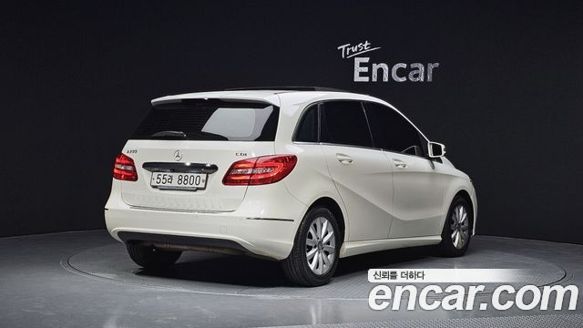 Mercedes-Benz B-Class 2015 — photo 2