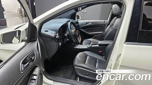 Mercedes-Benz B-Class 2015 — photo 10