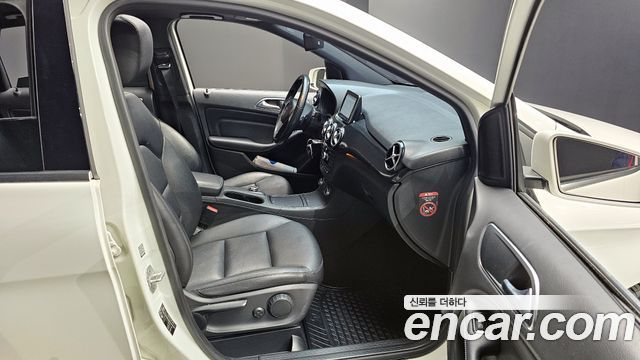 Mercedes-Benz B-Class 2015 — photo 11