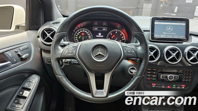 Mercedes-Benz B-Class 2015 — photo 13