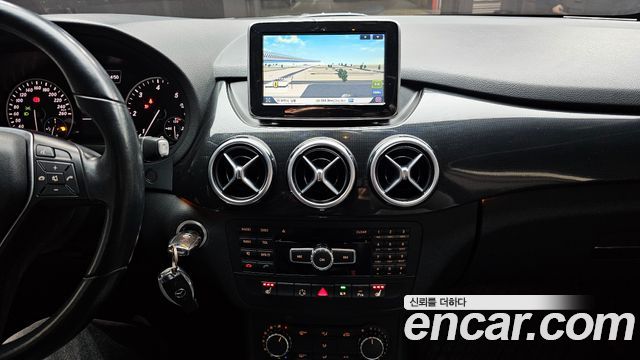 Mercedes-Benz B-Class 2015 — photo 14