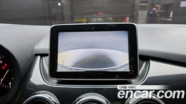 Mercedes-Benz B-Class 2015 — photo 16