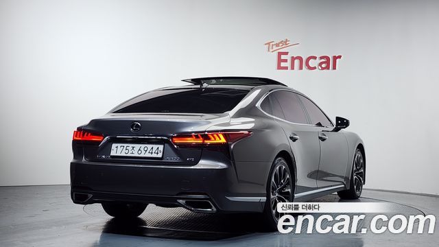 Lexus LS 2022 — photo 2