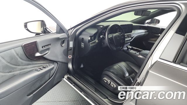 Lexus LS 2022 — photo 10