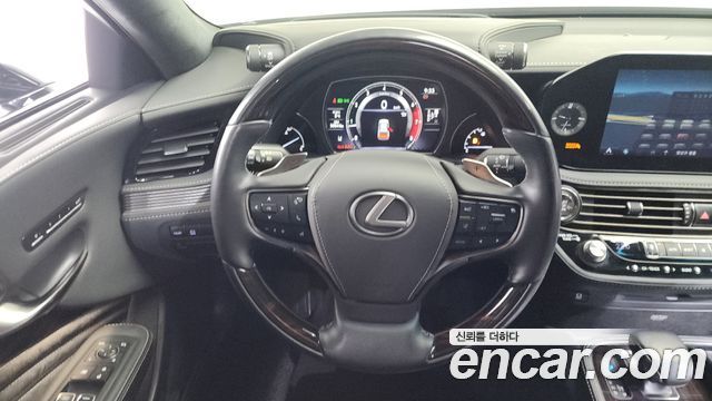 Lexus LS 2022 — photo 13