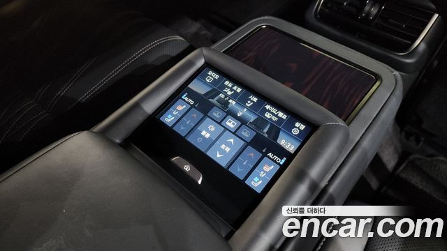 Lexus LS 2022 — photo 19