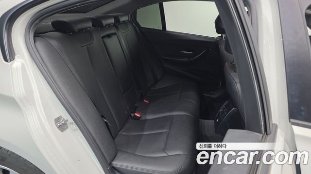 BMW 3-Series 2016 — photo 12