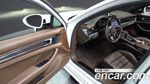 Porsche Panamera 2020 — photo 11