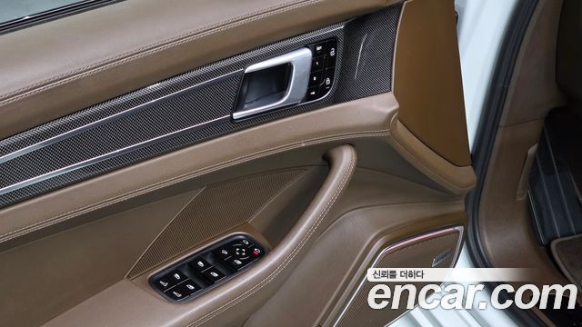 Porsche Panamera 2020 — photo 17