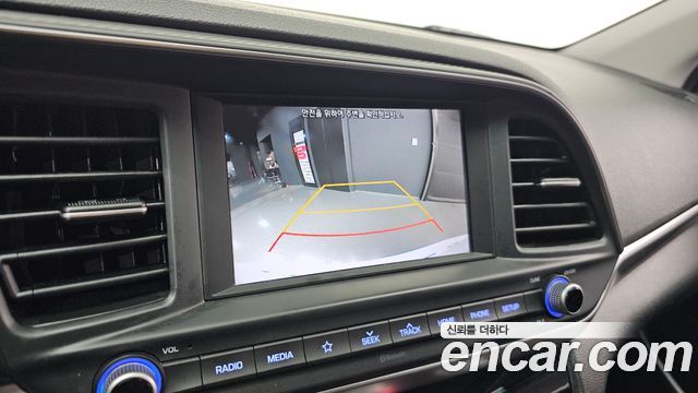 Hyundai AVANTE 2019 — photo 19