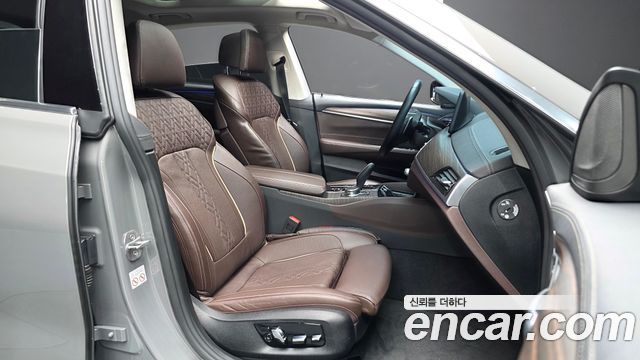BMW Gran Turismo 2022 — photo 11