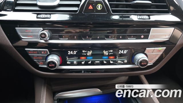BMW Gran Turismo 2022 — photo 18