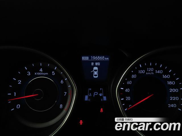 Hyundai AVANTE 2013 — photo 9
