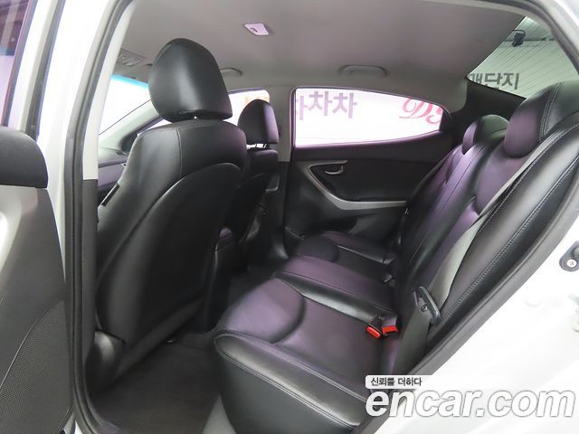 Hyundai AVANTE 2013 — photo 15