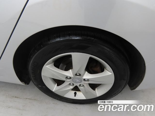 Hyundai AVANTE 2013 — photo 18