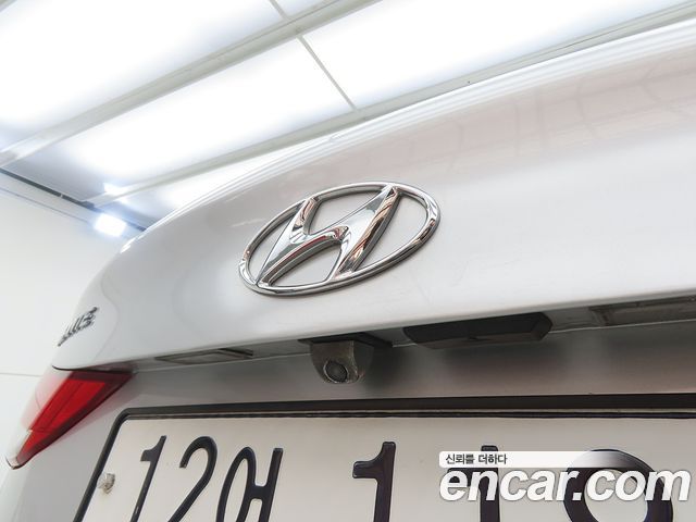 Hyundai AVANTE 2013 — photo 19