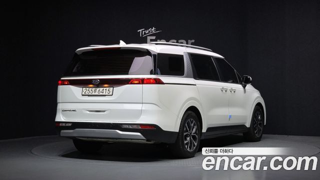 Kia Canival 2021 — photo 2