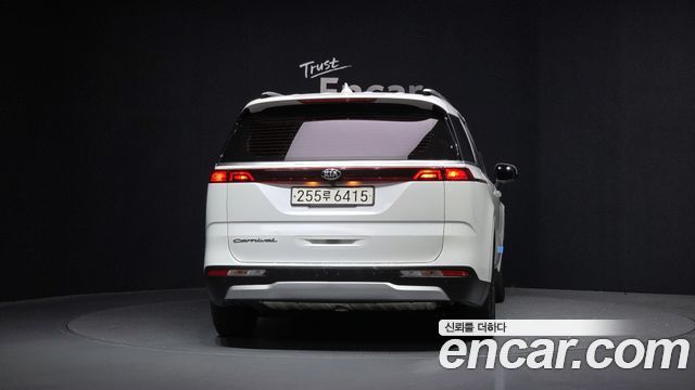 Kia Canival 2021 — photo 4