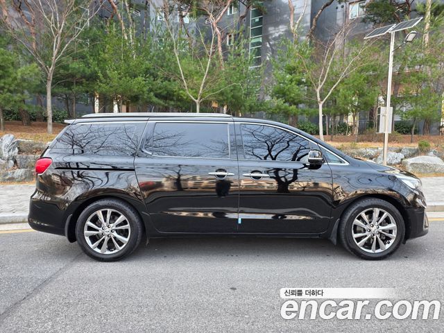 Kia Canival 2019 — photo 4