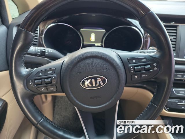 Kia Canival 2019 — photo 14